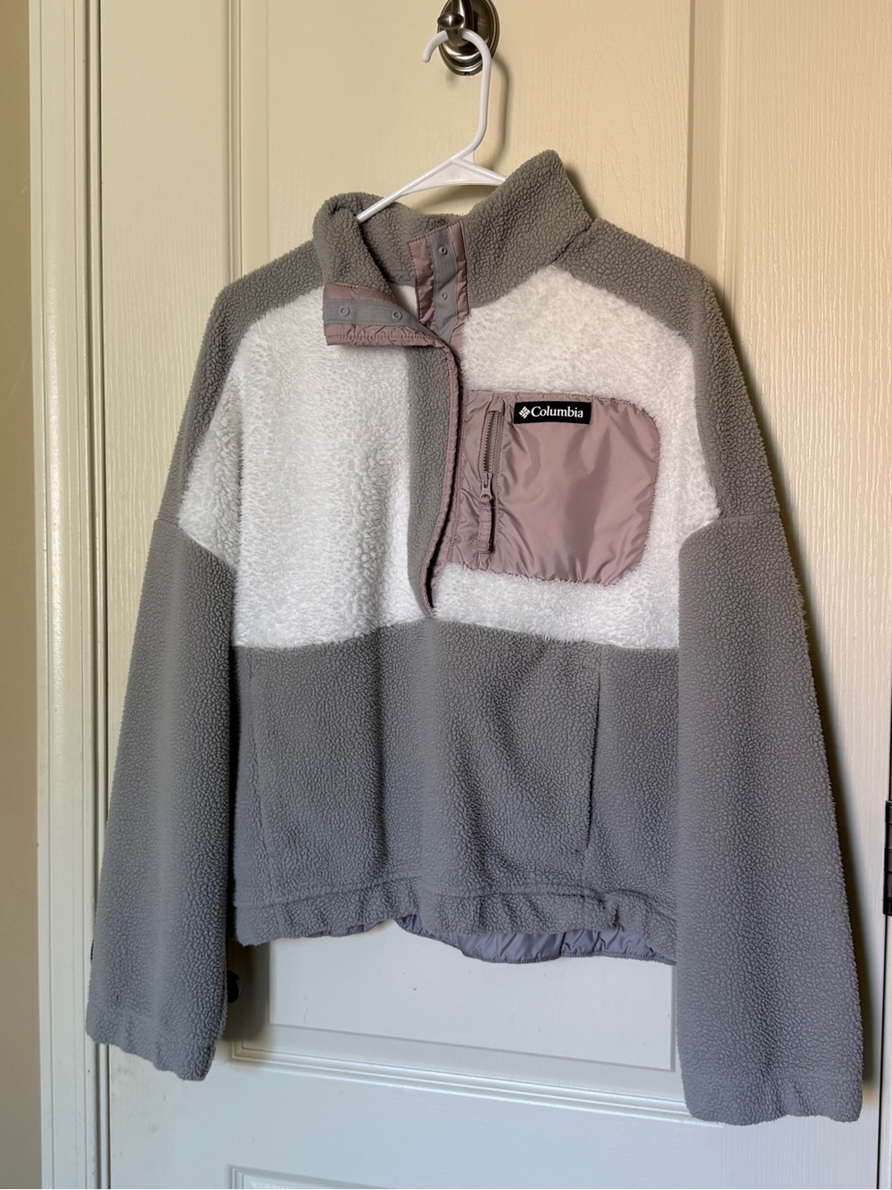 Columbia Grey & White Sherpa Pullover with Chest Pocket Adult L
